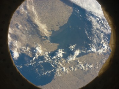 Une des photos prises, on peut distinguer la France et L'Angleterre.
