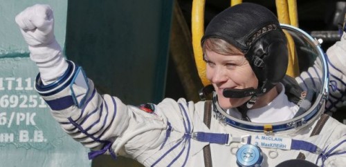 Woman on the moon.jpg (39.07 Kio) Vu 826 fois Woman on the moon.jpg